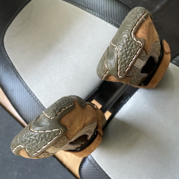 TEVA shoes with Velcro closure - Picture 12 of 13